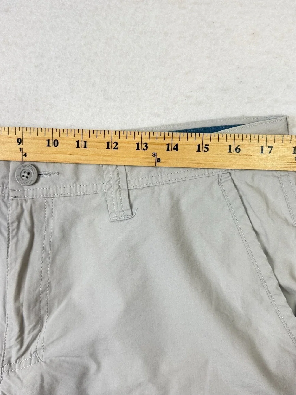 Columbia Men’s Hiking Shorts Size 34x8 Beige Khaki 100% Cotton Lightweight